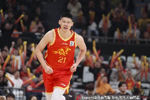 拼尽全力！胡金秋11中7拿到20分8板 罚球6中5