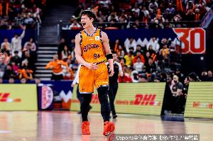 没篮但积极！王哲林5中1仅拿4分7板1助1帽&4前场板 罚球8中2
