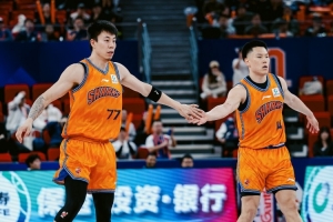 体坛周报：总决赛33分惨案背后，是国内球员发挥云泥之别