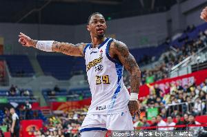 媒体人：王博面对上海几乎无解双小外采用短轮换 让对手措手不及